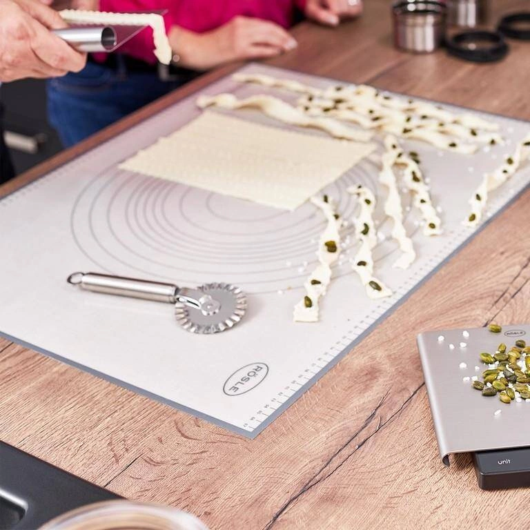 Roesle - Nóż cukierniczy do ciasta surowego karbowany 7cm