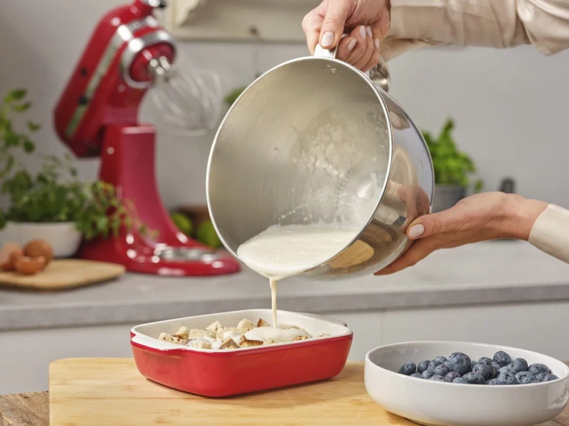 KitchenAid - Naczynie z pokrywką Empire Red S 900 ml