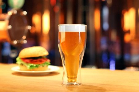 Vialli Design - Szklanka do piwa z podwójną ścianką Amo 350 ml