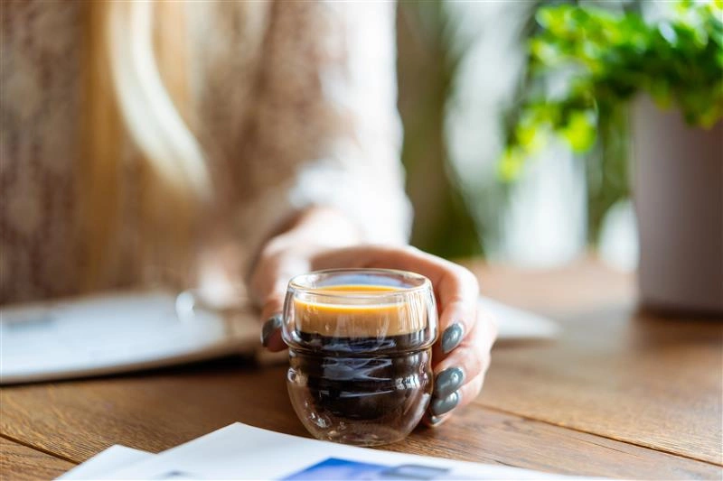 Vialli Design - 2 szklanki do espresso z podwójną ścianką 70ml Sferico