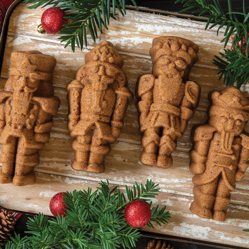 Nordic Ware - Forma do ciasta dziadek do orzechów