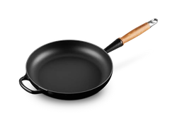 Le Creuset - patelnia żeliwna z drewnianym uchwytem 26 cm czarna