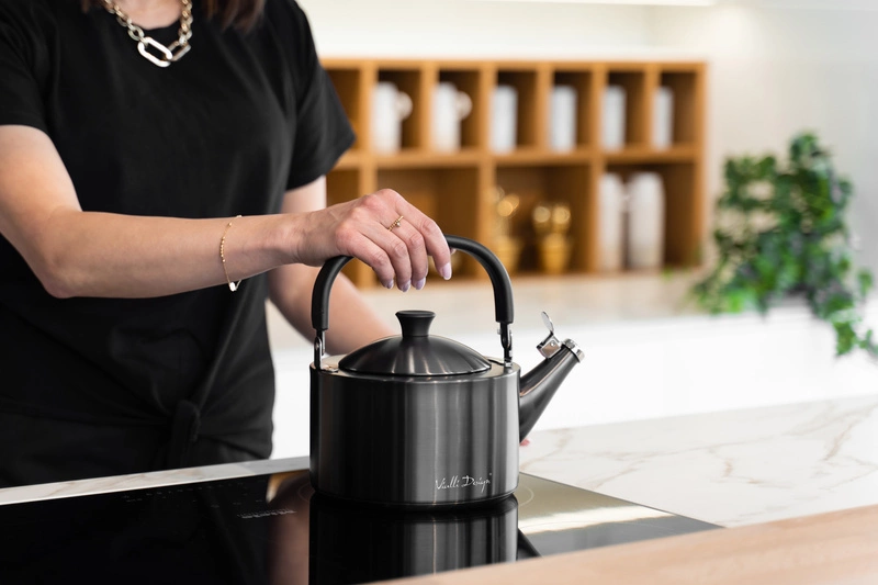 Vialli Design - Czajnik 1,5l z gwizdkiem Diamante grafitowy matowy