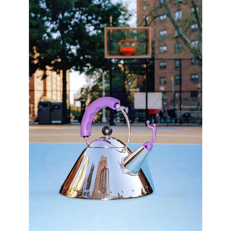 Alessi - czajnik z gwizdkiem, koszykarz, fioletowa rączka 9093