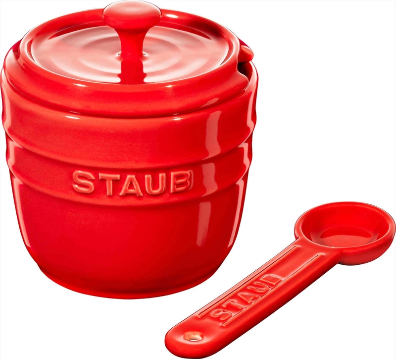 Staub - pojemnik na sól cukier z łyżeczką 9 cm czerwony