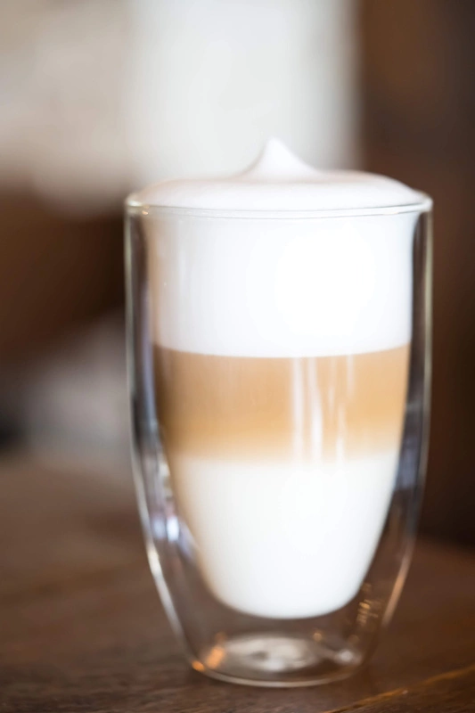 Vialli Design - Zestaw 2 szklanek termicznych wysokich z podwójną ścianką Amo 350 ml