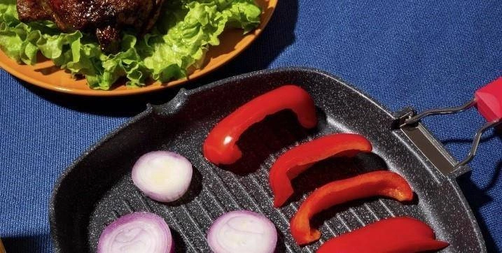 Moneta - Zamykana patelnia grillowa 32x24 cm, indukcja