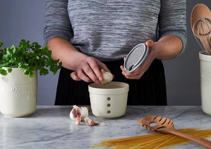 Mason Cash - Pojemnik na czosnek, z tarką Innovative