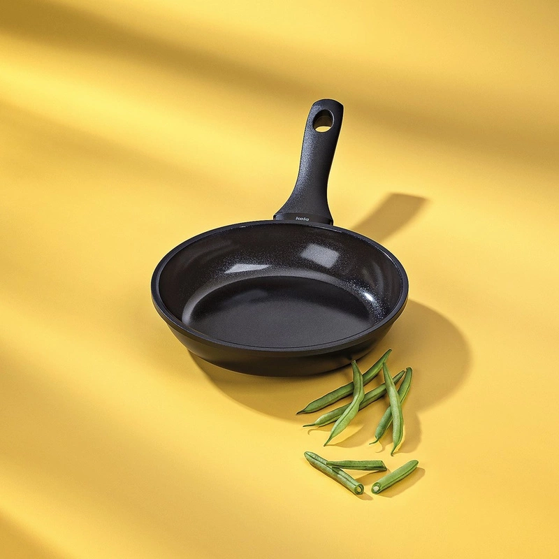 Kela - Wok z pokrywą 32cm 4 l czarny Atura