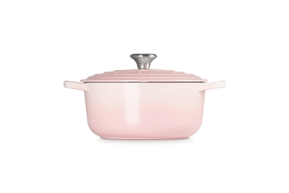 Le Creuset - garnek żeliwny emaliowany Signature 28 shell pink
