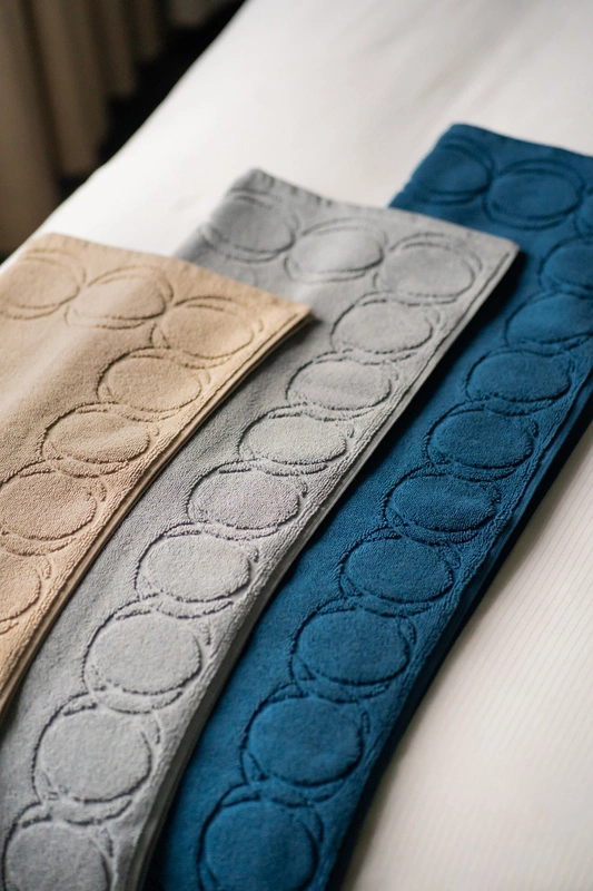 Officine Monogram - Dywanik łazienkowy Monogram Opus 60x100cm szary