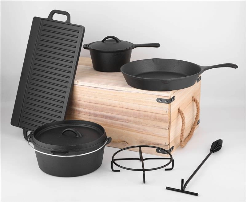 Carl Schmidt - Zestaw naczyń żeliwnych w skrzyni