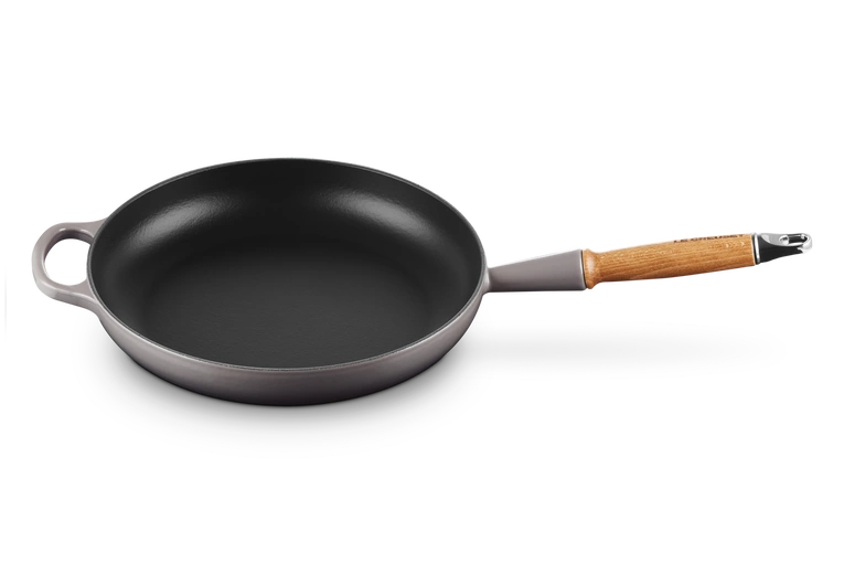 Le Creuset - patelnia żeliwna z drewnianym uchwytem 28 cm Flint