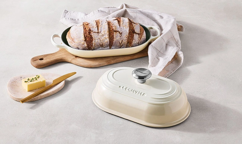Le Creuset - owalny garnek do pieczenia chleba meringue