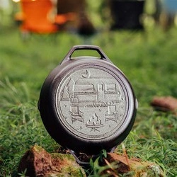 Lodge - Patelnia żeliwna CAMPER Wanderlust dwa uchwyty 26 cm