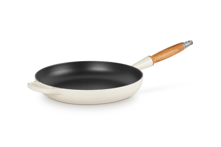 Le Creuset - patelnia żeliwna z drewnianym uchwytem 28 cm Meringue