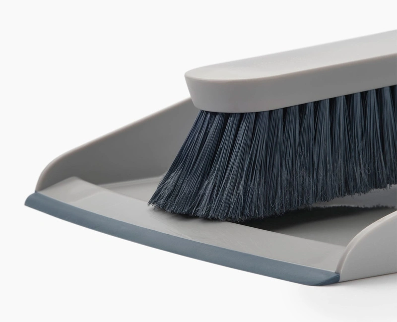 JOSEPH JOSEPH - Zmiotka z szufelką w uchwycie CleanTech