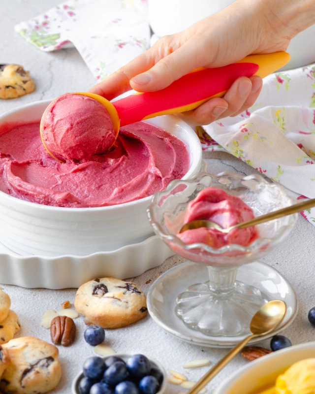 Mastrad - Łyżka do lodów żółta