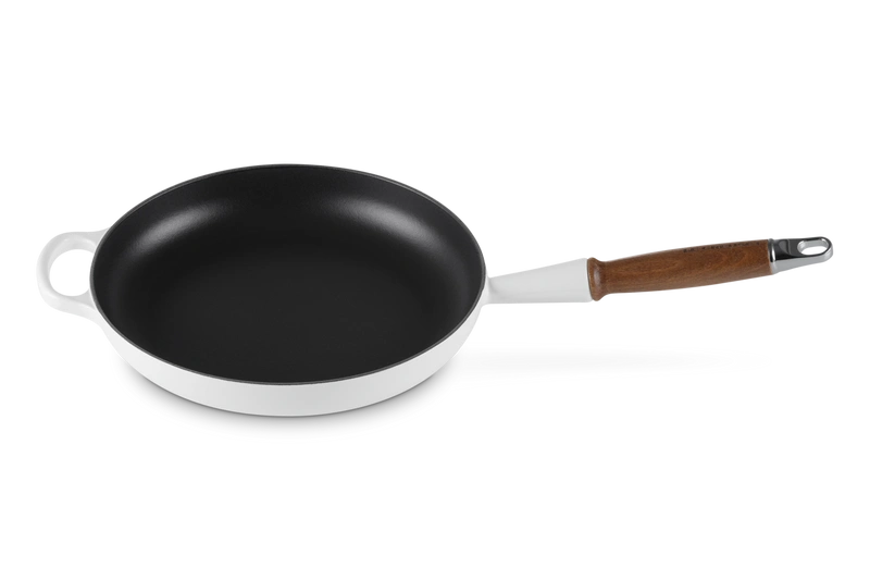 Le Creuset - patelnia żeliwna z drewnianym uchwytem 26 cm biała