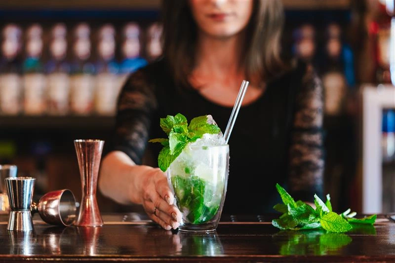 Vialli Design - Zestaw 6 szklanek termicznych wysokich z podwójną ścianką VITA 350 ml + słomki