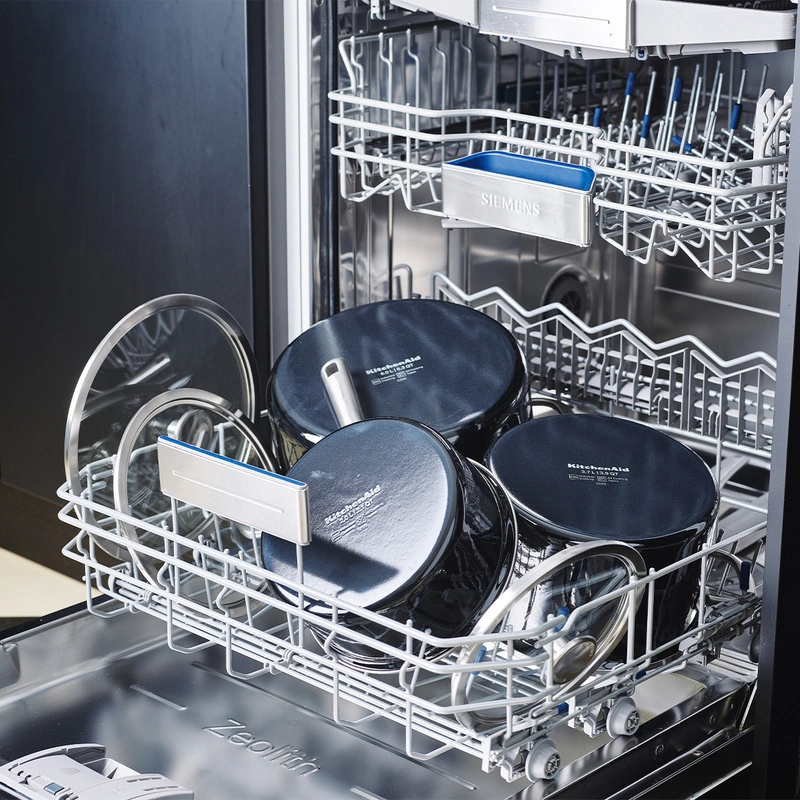 KitchenAid - Garnek emaliowany z pokrywką 20 cm 3,7 L czarny