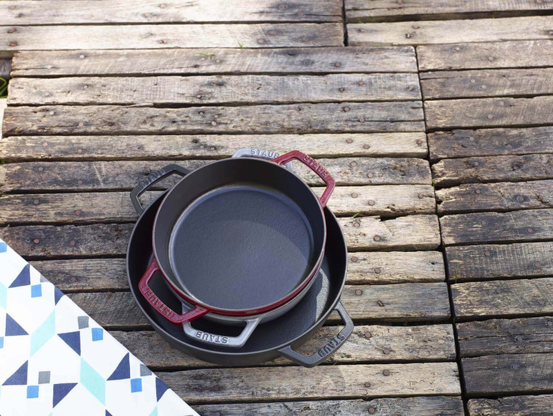 Staub - głęboka patelnia żeliwna 34 cm czarna