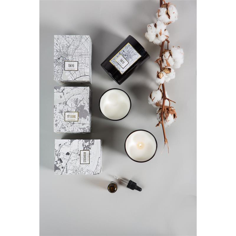 Victorian - świeca zapachowa Tokyo: herbata ziołowa, do 45 godzin, śred. 8 x 10,5 cm Maps