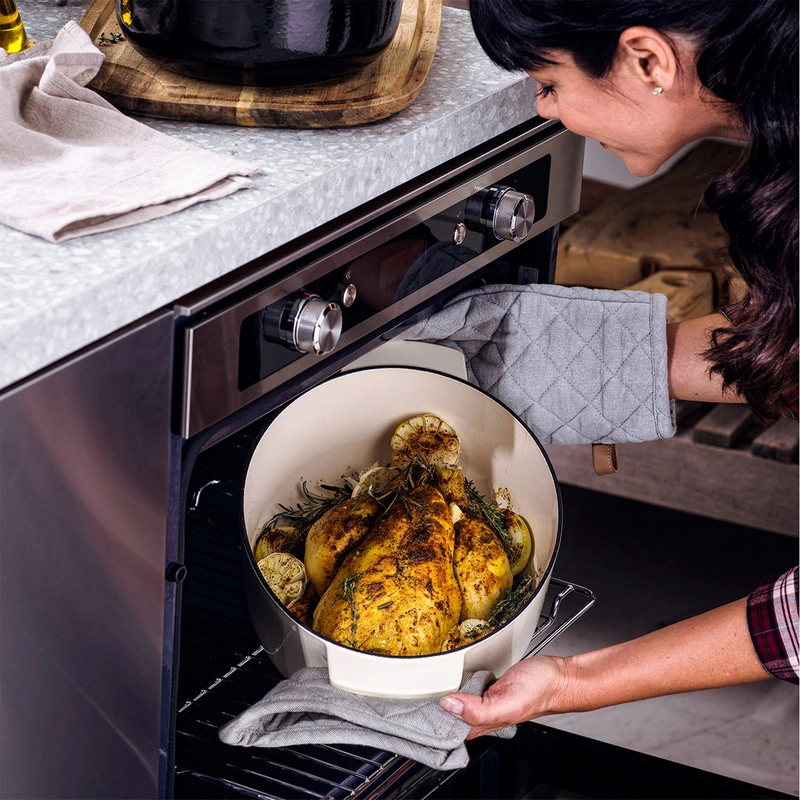 KitchenAid - garnek żeliwny owalny 5,6L Almond Cream