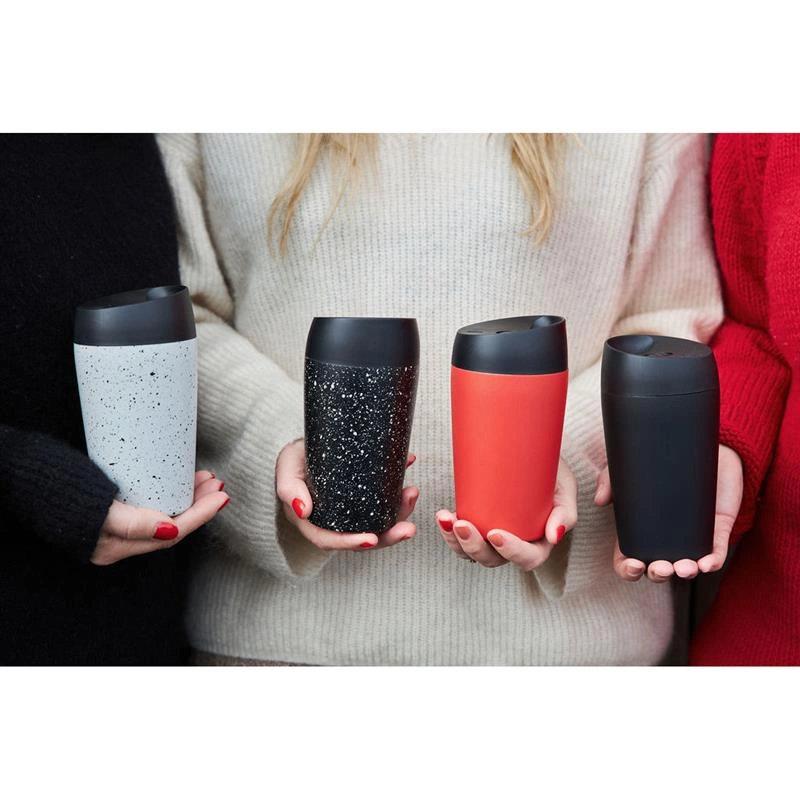 Sagaform - kubek samochodowy, czarny w białe kropki, 0,24 l, śred. 8 x 15 cm, stal nierdzewna/tworzywo sztuczne Loke