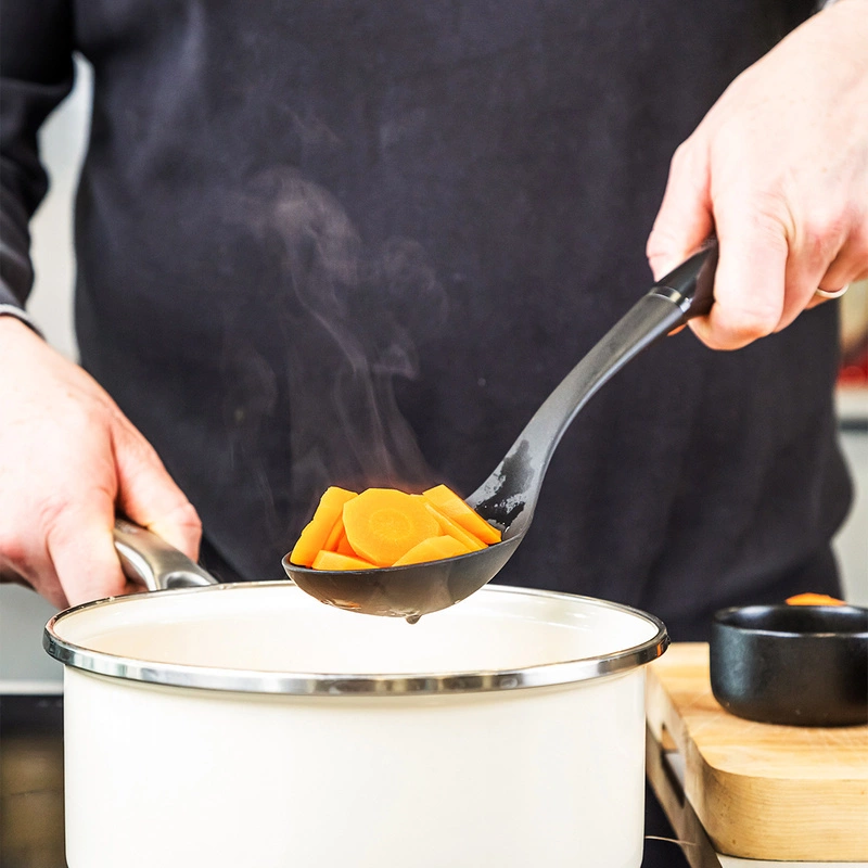 KitchenAid Culinary Tools - łyżka kuchenna z otworami CLASSIC Onyx Black