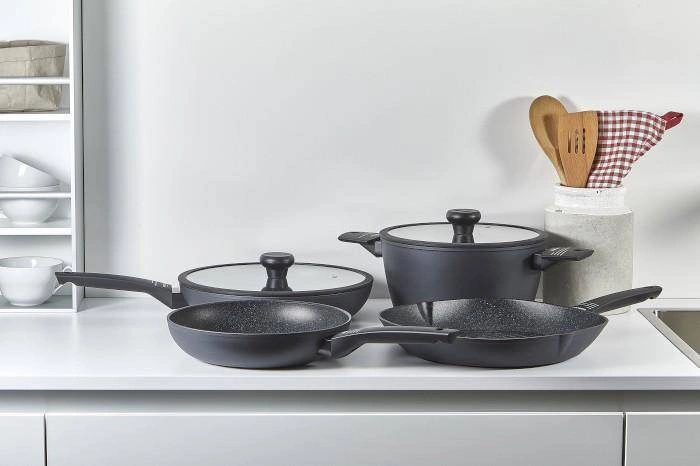 Moneta - Patelnia 28cm, Yes!, indukcja