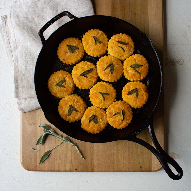 Lodge - Patelnia żeliwna 30 cm BLACKLOCK