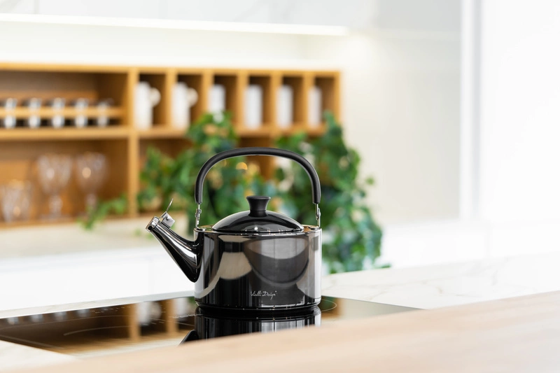 Vialli Design - Czajnik 1,5l z gwizdkiem Diamante grafitowy polerowany