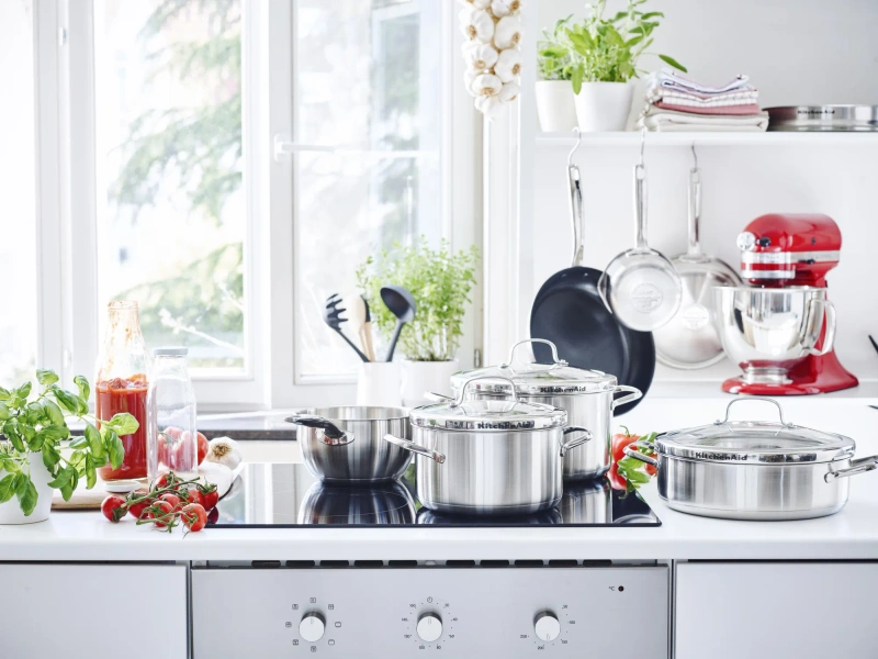 KitchenAid - Garnek stalowy 24 cm 8 l z pokrywką