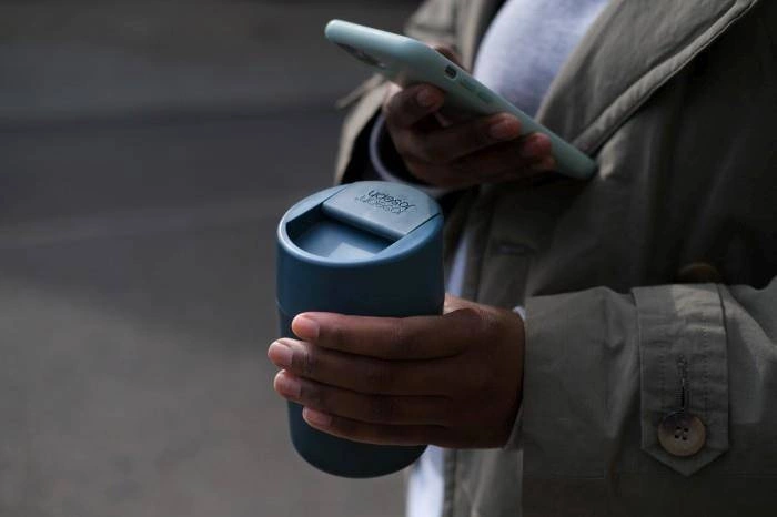 Joseph Joseph - Kubek podróżny 340 ml niebieski, Sipp™