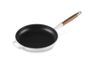 Le Creuset - patelnia żeliwna z drewnianym uchwytem 26 cm biała