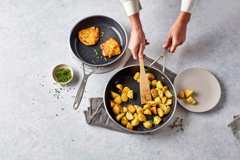 Demeyere - patelnia płytka z powłoką Ceraforce 30 cm Alu Industry 3