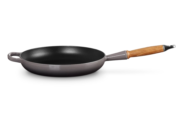 Le Creuset - patelnia żeliwna z drewnianym uchwytem 26 cm Flint