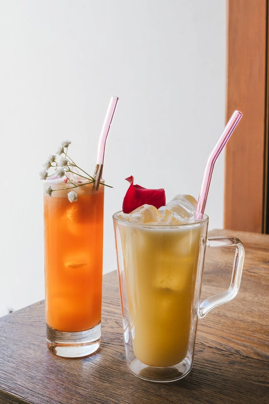 Vialli Design - Słomki szklane różowe zakrzywione 23cm zestaw 6 sztuk ze szczoteczką