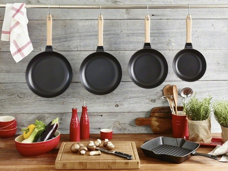 Staub - żeliwna patelnia do smażenia czarna 26 cm