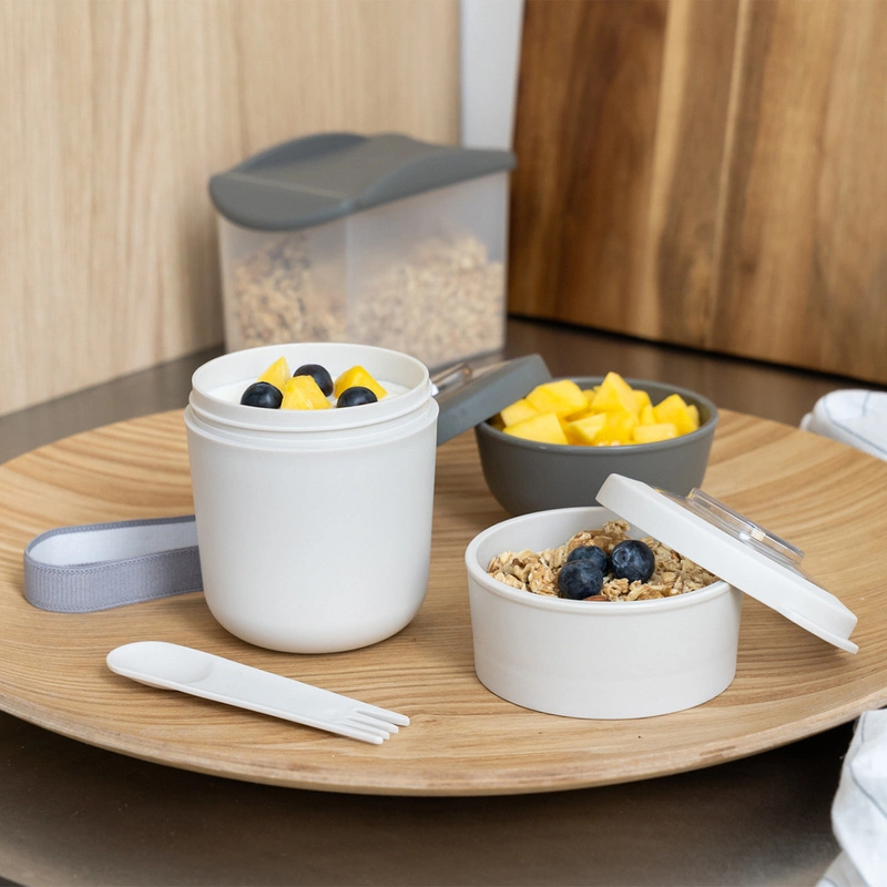 Amuse - Pojemnik na jogurt 2w1 ze sztućcem i gumką beżowy