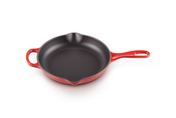 Le Creuset - patelnia Signature niska żeliwna 23 cm wiśniowa