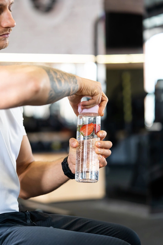 Vialli Design - Szklana butelka na wodę Fuori 540 ml różowa