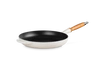 Le Creuset - patelnia żeliwna z drewnianym uchwytem 26 cm Meringue