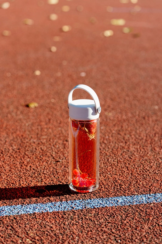 Vialli Design - Butelka z podwójną ścianką i zaparzaczem Fuori 350 ml biała