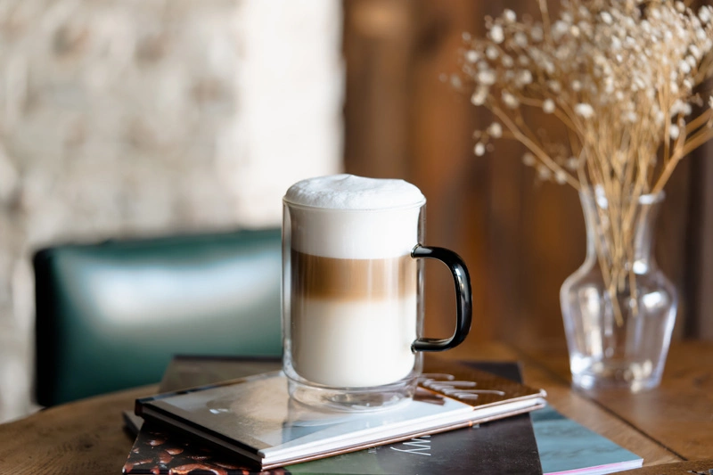 Vialli Design - Komplet 2 szklank z podwójną ścianką Carbon 350 ml