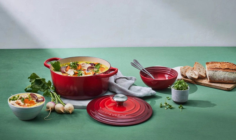 Le Creuset - garnek żeliwny emaliowany Signature 28 cm 6,7 l wiśniowa