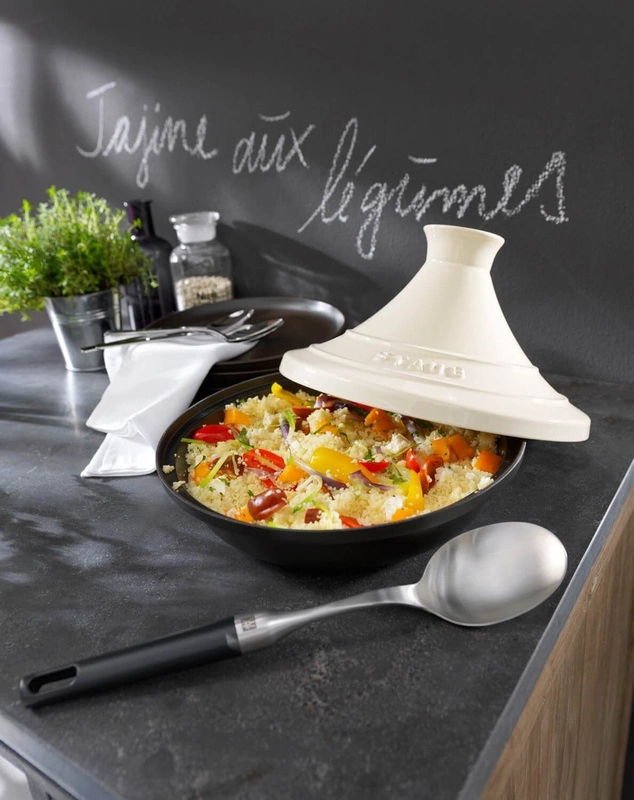 Staub - Tajine żeliwno ceramiczne kremowe 28 cm