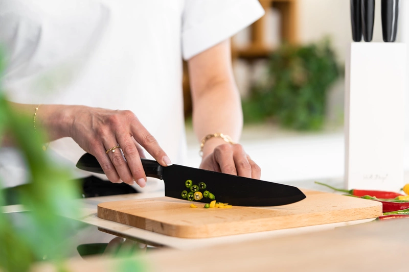 Vialli Design - Zestaw noży w białym bloku 5 szt. Caro