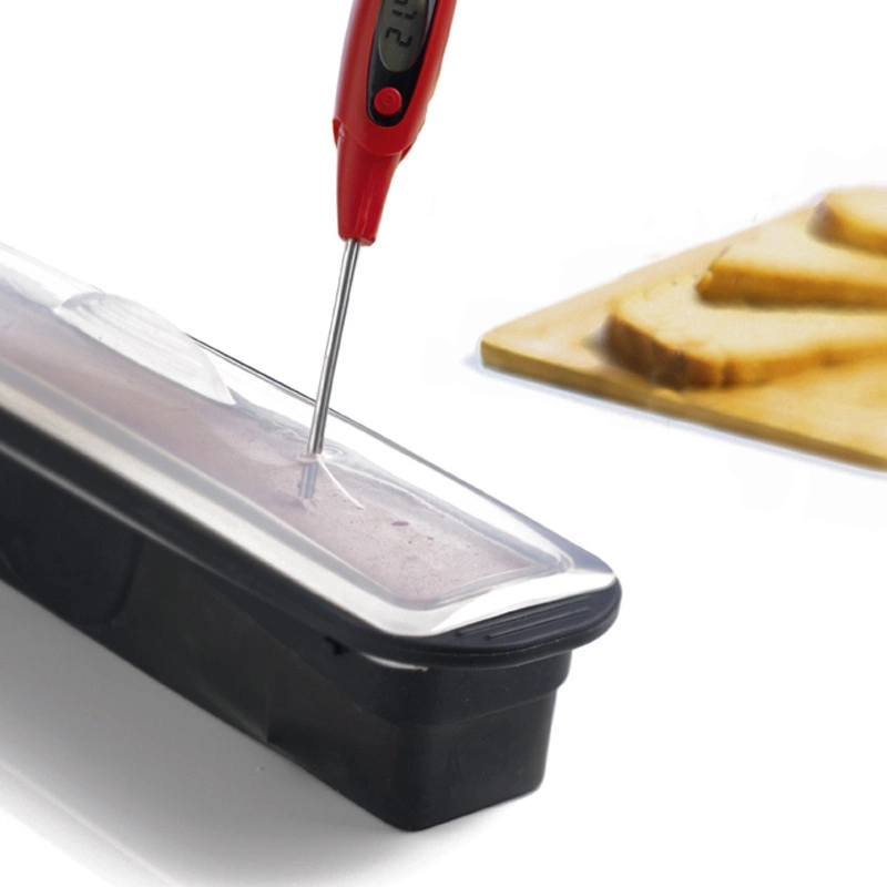 Mastrad - PODŁUŻNA SILIKONOWA FORMA Z POKRYWĄ (KEKSÓWKA)czarna z przeźroczystą pokrywą